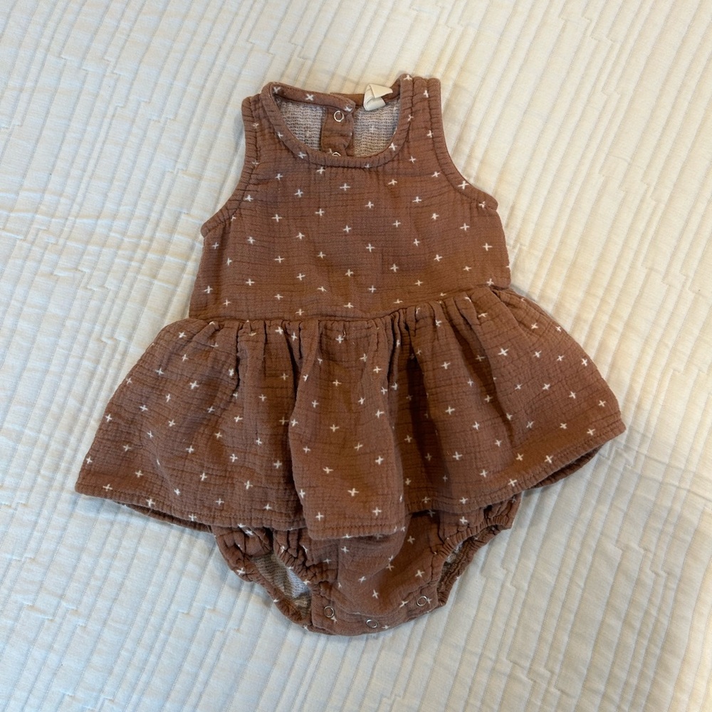 Quincy Mae Romper 6-9 months